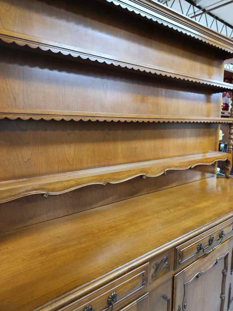 Mengelborg Hutch
