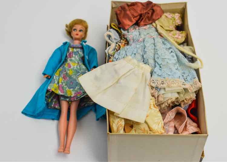 1960's Uneeda Clone Doll & Clothes Bundle Collectable Toy