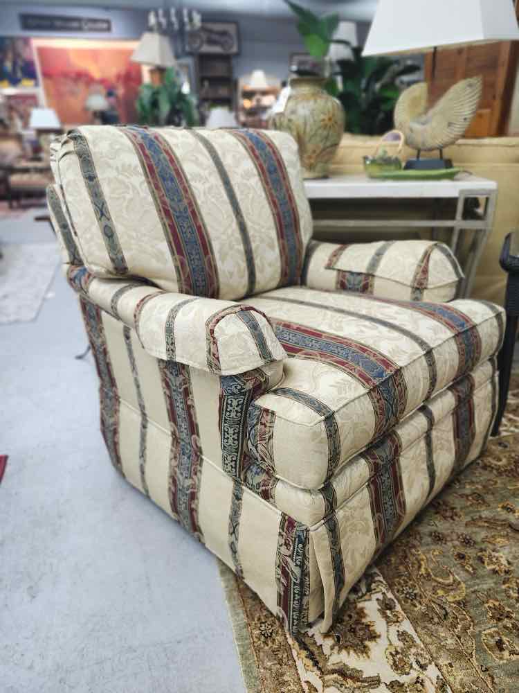 Thomasville Beige/Burgundy Chair