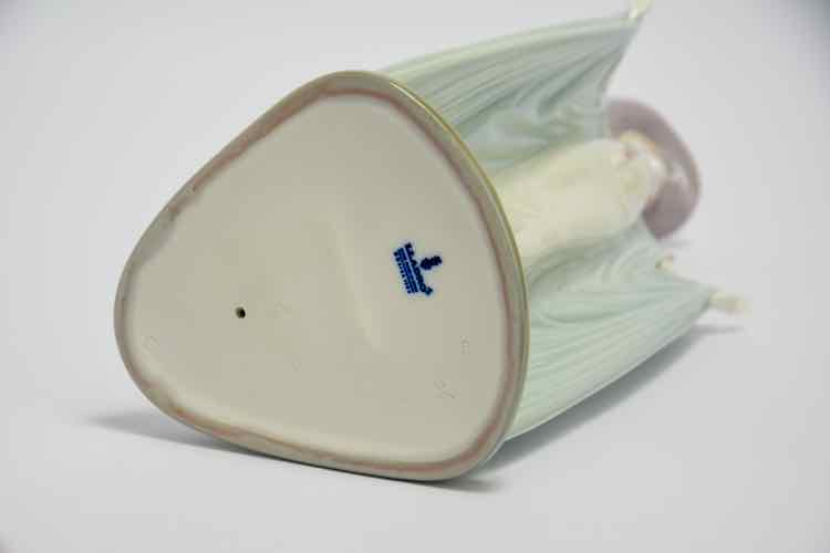 Llardo Silver Queen Statue