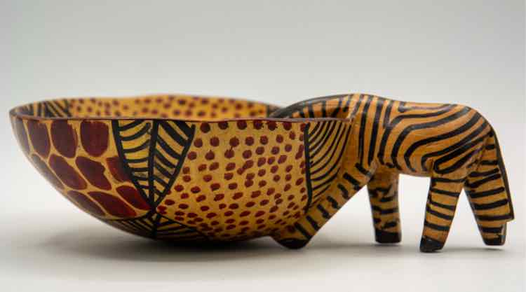 African Hadncarved Bowl w/Giraffe