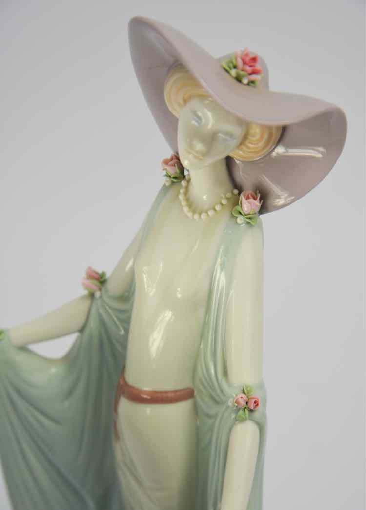 Llardo Silver Queen Statue