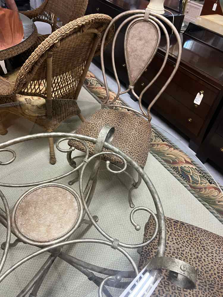 Antique Wrought Iron Round w/4 Leopard Chairs