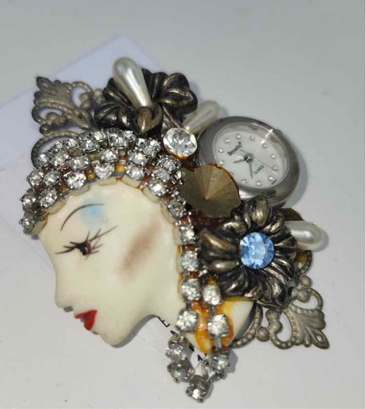 Bonetta Deco Lady Brooch