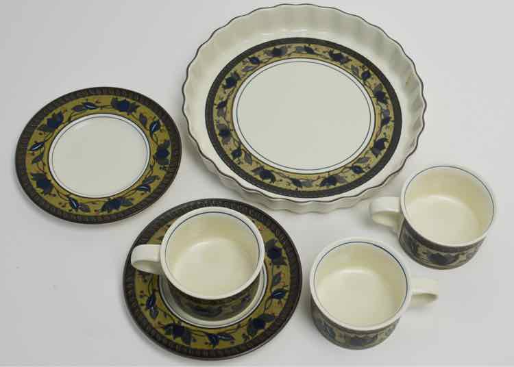 Mikasa Intaglio Tea/Quiche Set