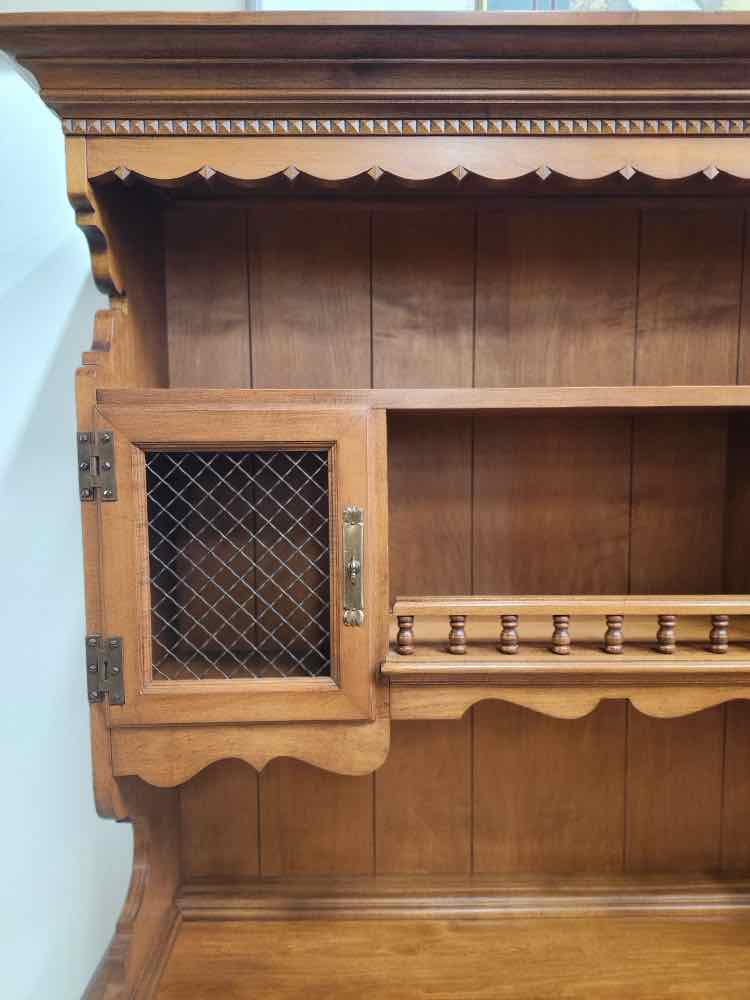 2pc Young Republic Hutch