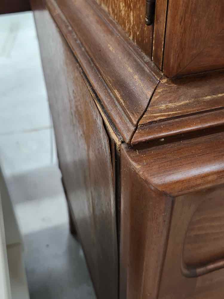 United Dresser