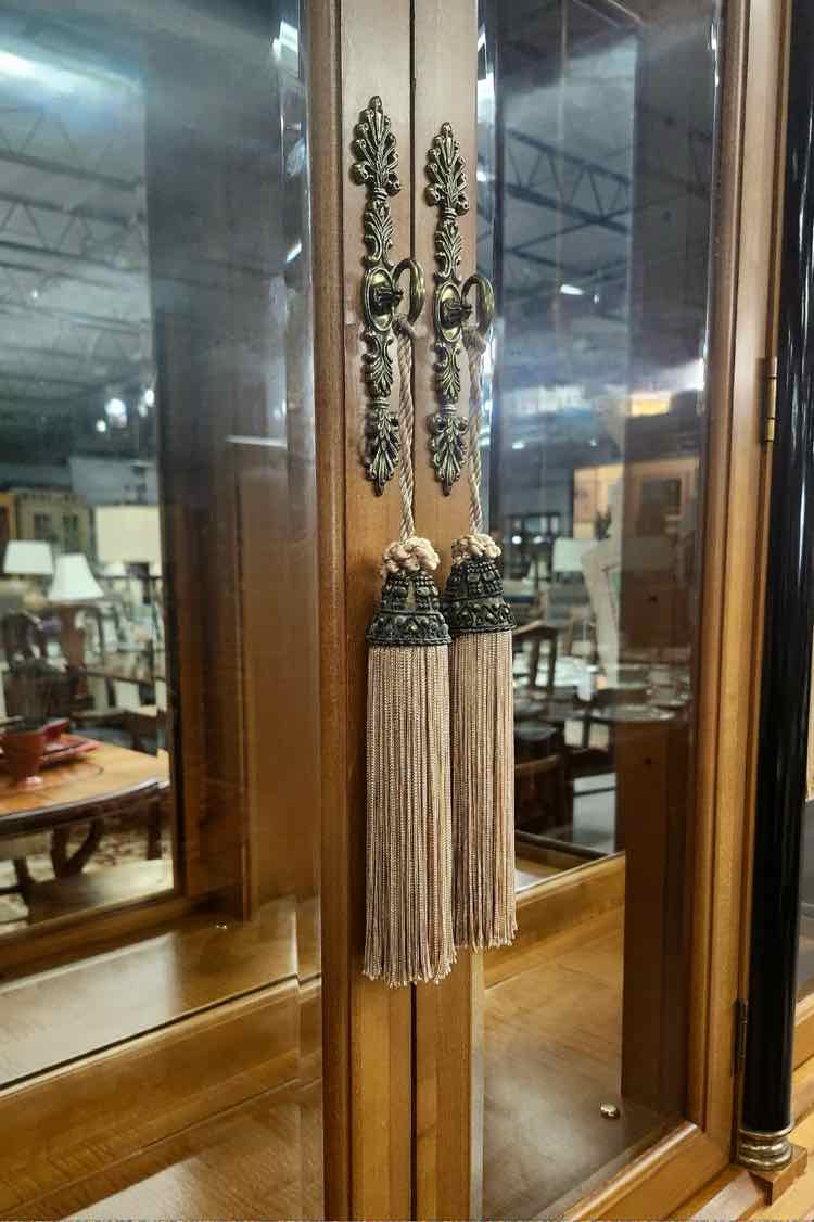 2pc Thomasville Hutch